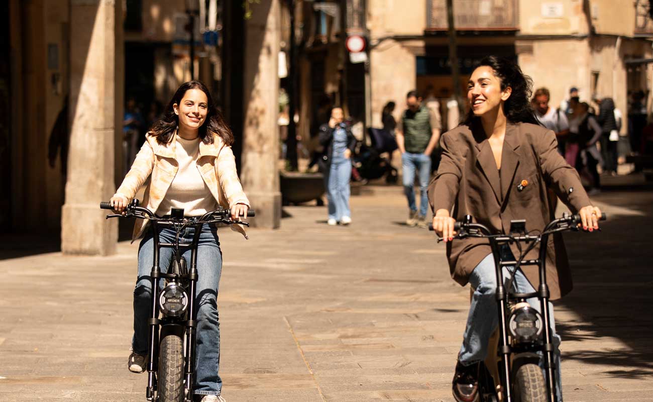 2_girls_fatBike_square